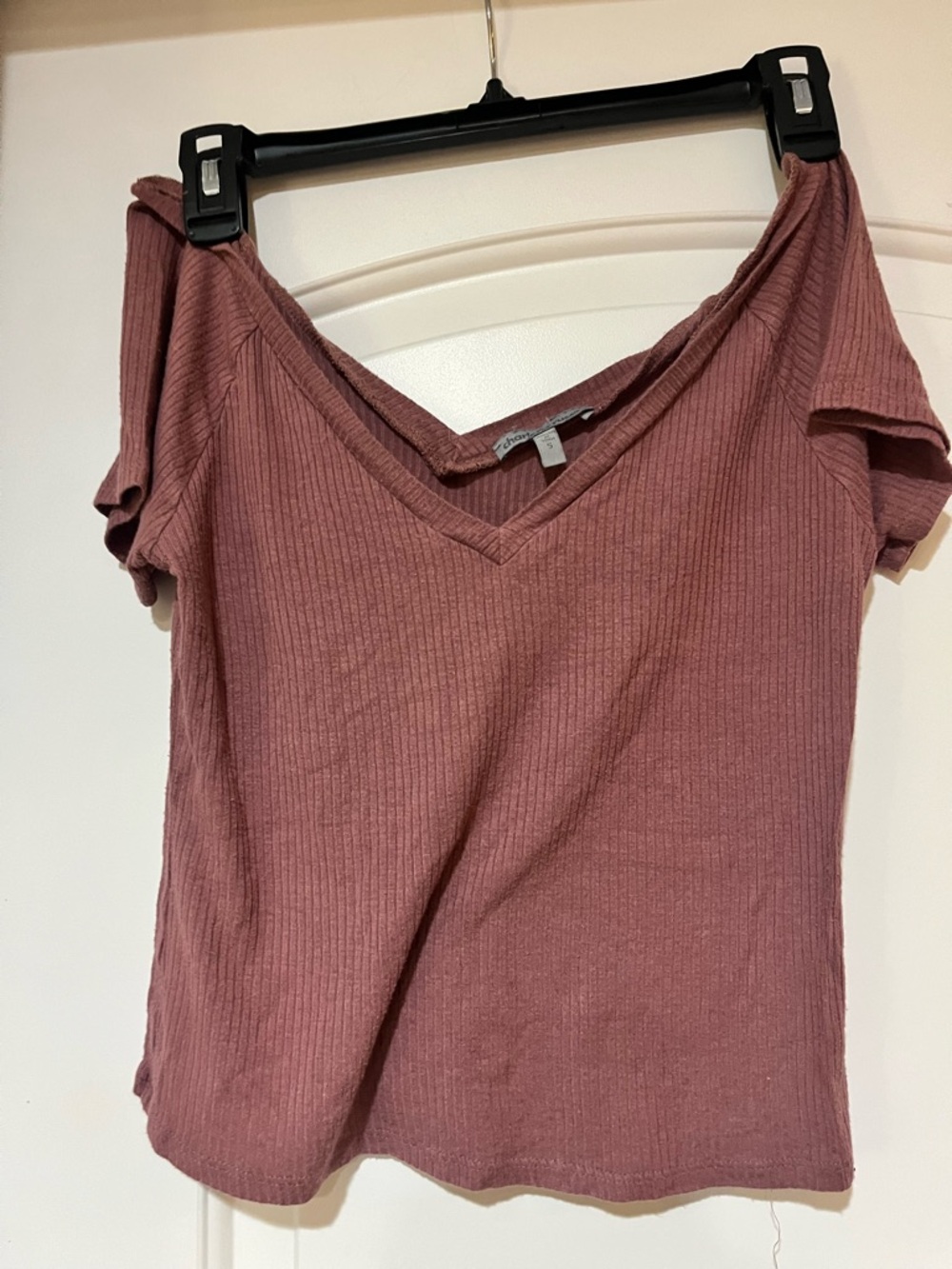 Charlotte Russe Mauve Pink Ribbed V-Neck Short Sleeve Top